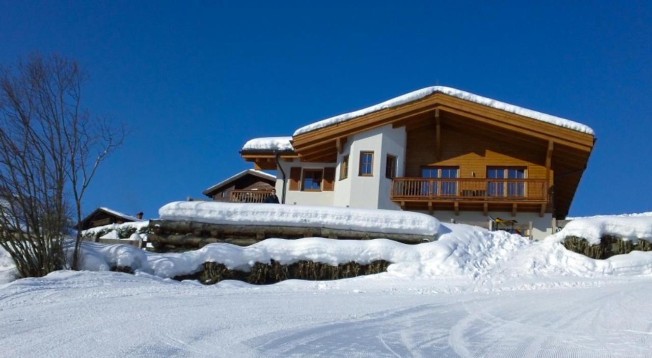 Chalet An Der Piste Kaprun Exteriör bild