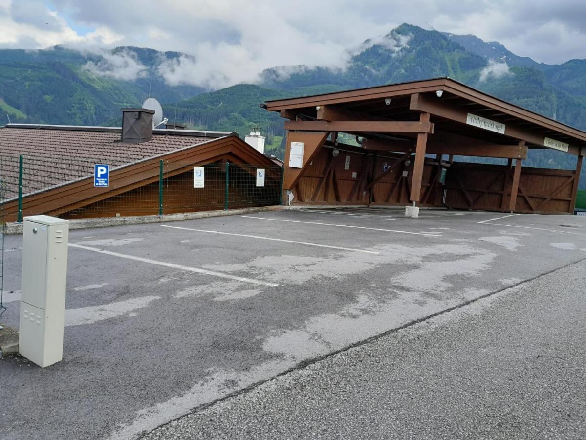 Chalet An Der Piste Kaprun Exteriör bild