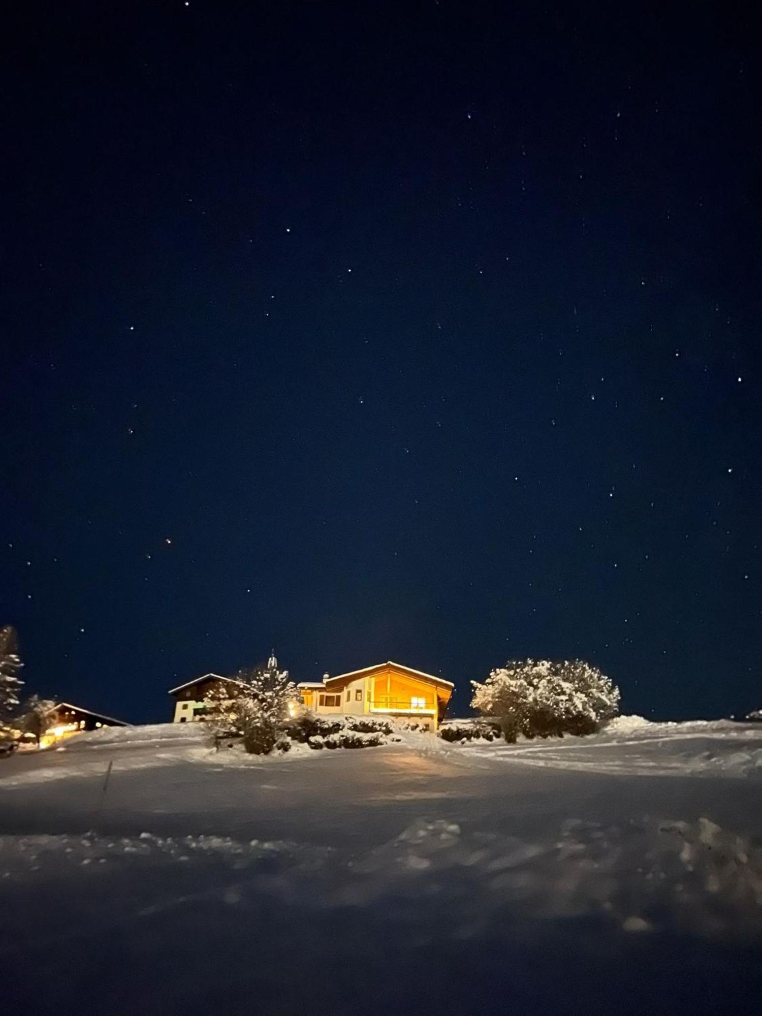 Chalet An Der Piste Kaprun Exteriör bild