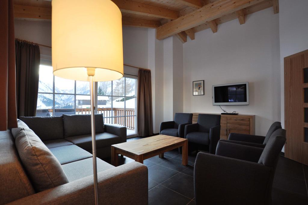 Chalet An Der Piste Kaprun Exteriör bild